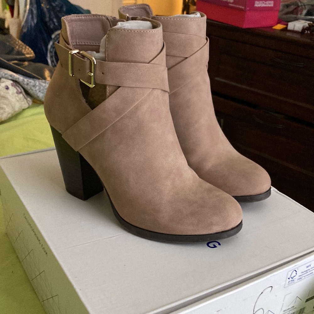 Call it spring booties. Size 6. Lightly used.